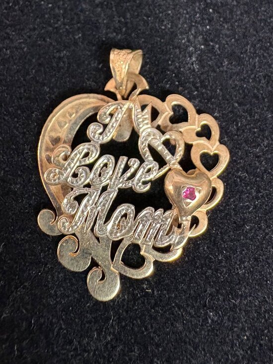Jewelry - 8K Gold "I Love Mom" Pendant